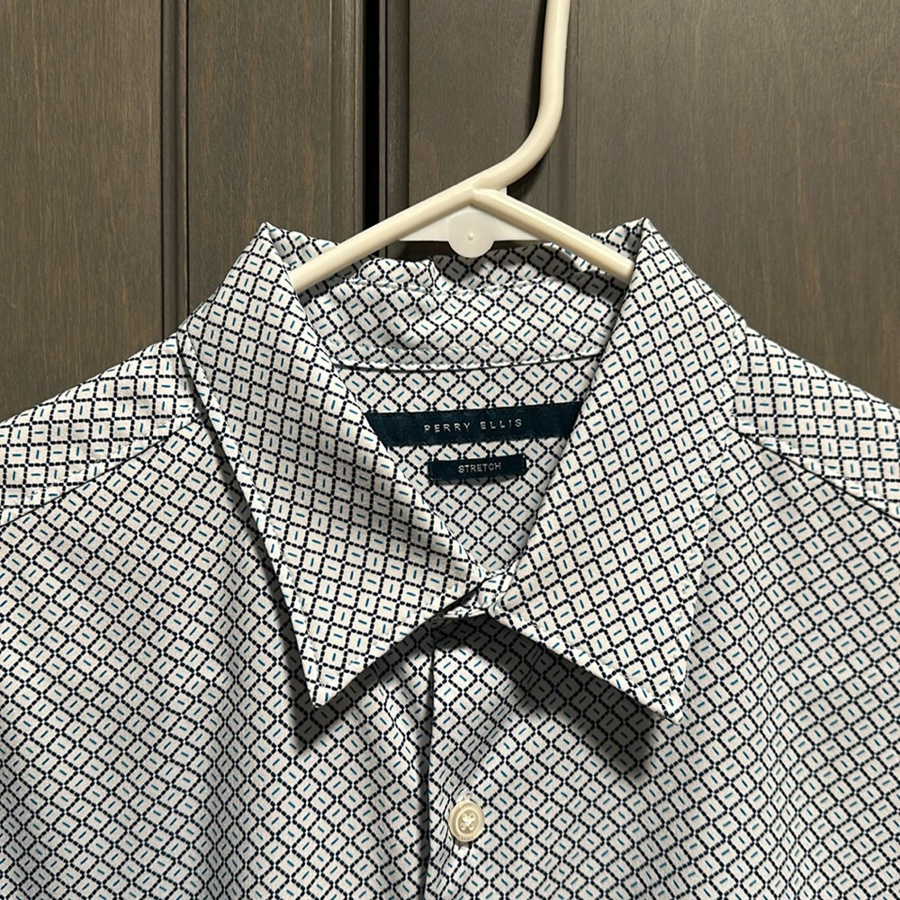Perry Ellis- Medium- Modern Stretch Fit